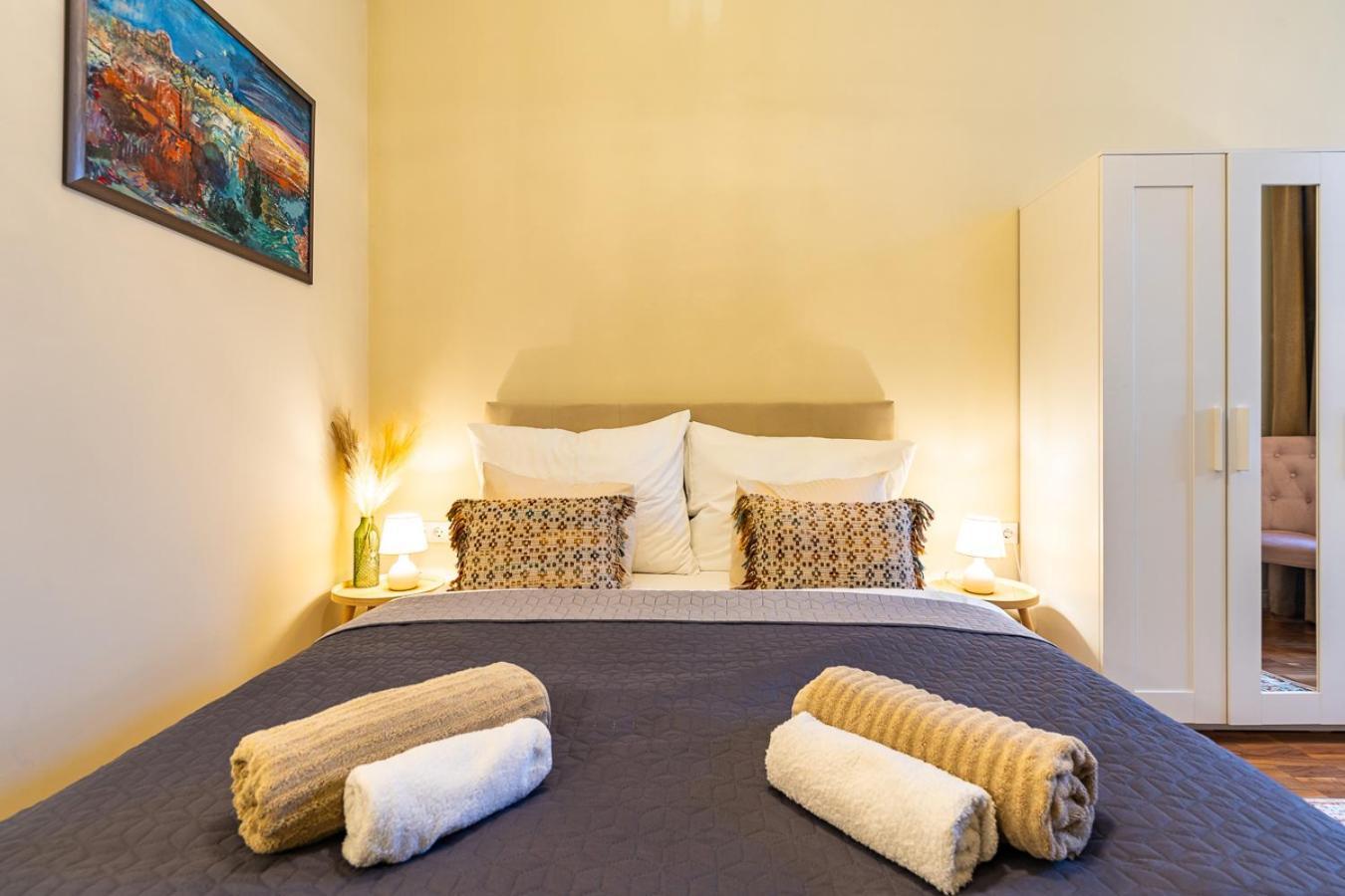 Magical Danube View In A Spacious Two Bedroom Next To Parliament * Budapest