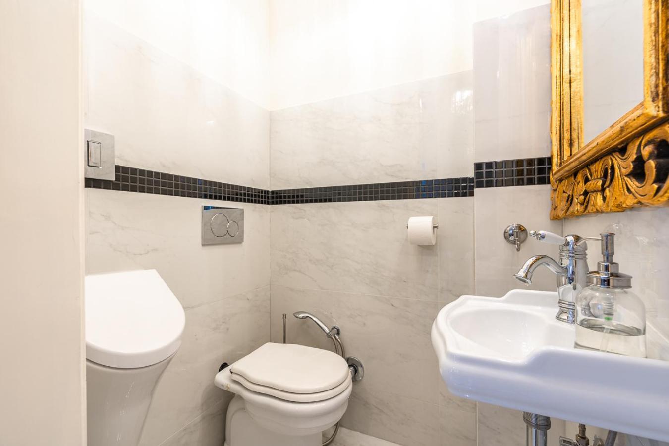 Magical Danube View In A Spacious Two Bedroom Next To Parliament Budapest