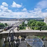 Magical Danube View In A Spacious Two Bedroom Suite Next To Parliament