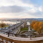 Magical Danube View In A Spacious Two Bedroom Suite Next To Parliament