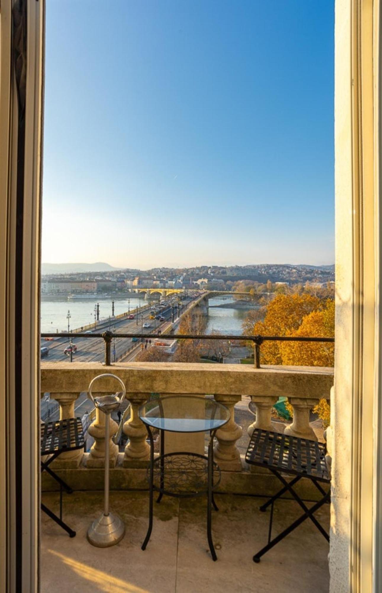 Magical Danube View In A Spacious Two Bedroom Next To Parliament Apartment