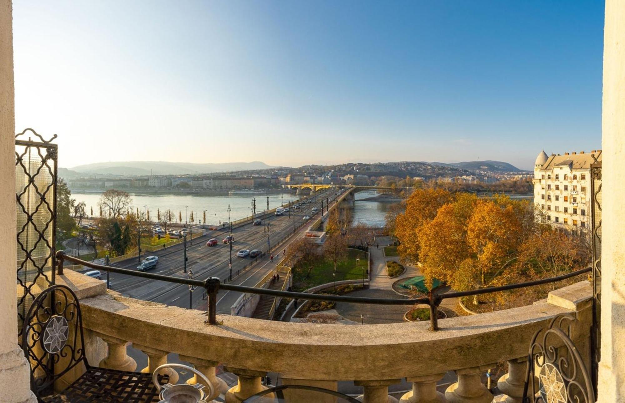 Magical Danube View In A Spacious Two Bedroom Next To Parliament * Budapest