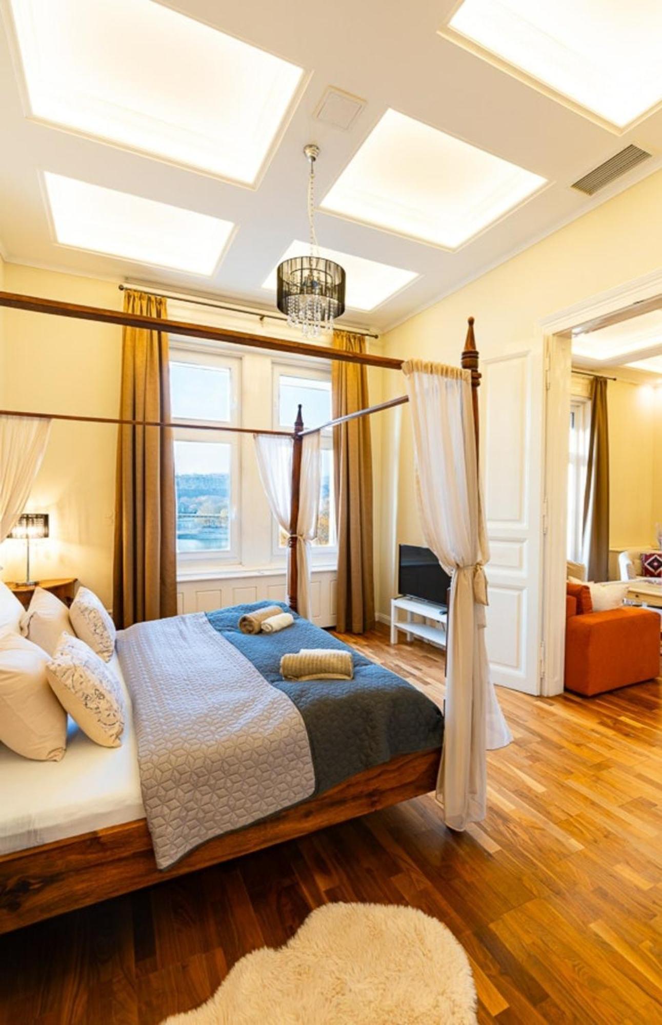 Magical Danube View In A Spacious Two Bedroom Next To Parliament Apartment *