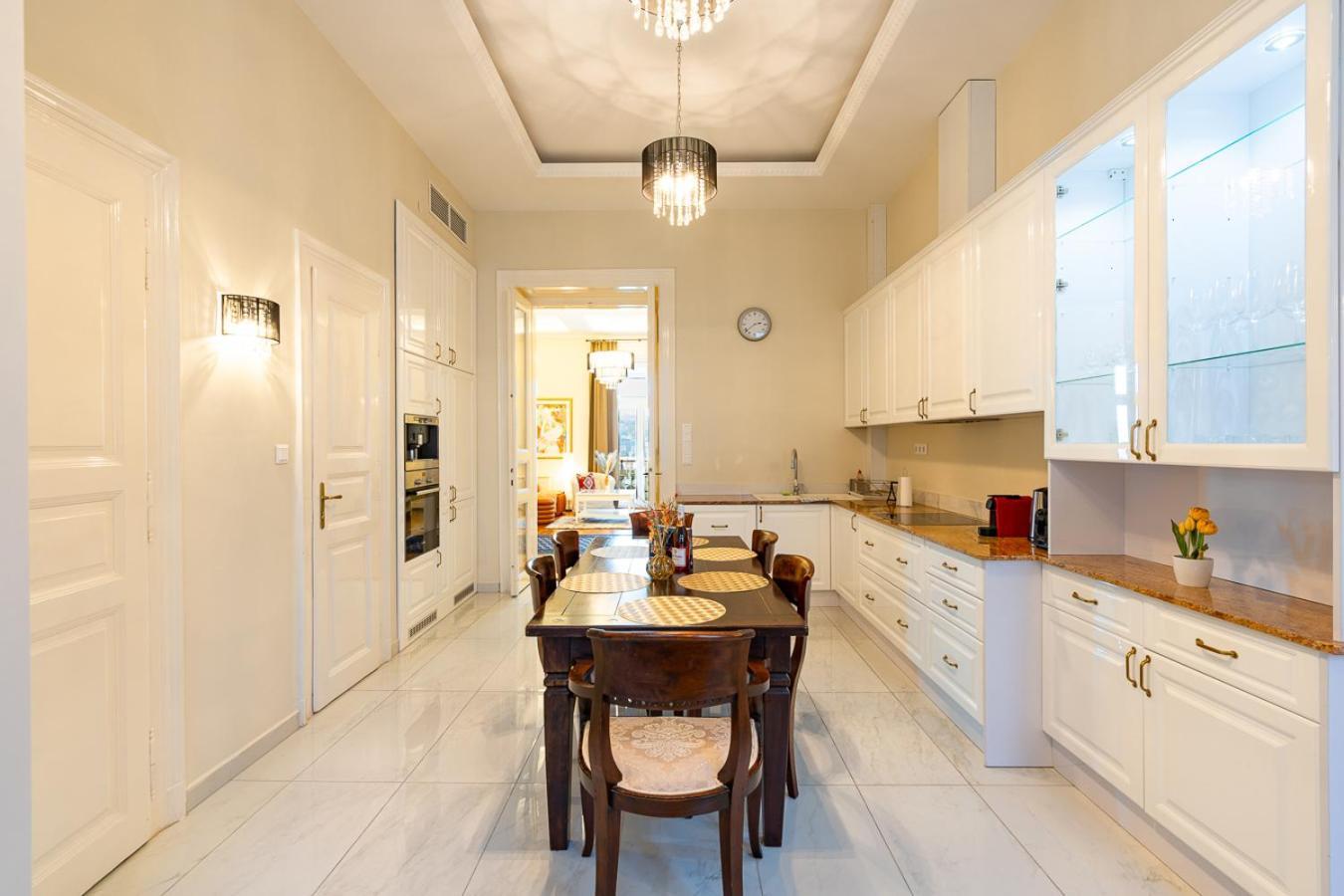 Apartment Magical Danube View In A Spacious Two Bedroom Next To Parliament