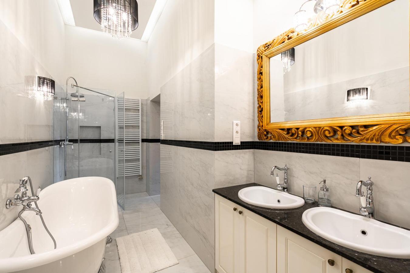 Magical Danube View In A Spacious Two Bedroom Next To Parliament * Budapest