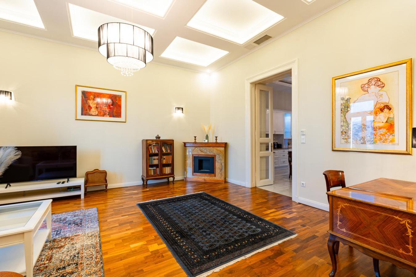 Magical Danube View In A Spacious Two Bedroom Next To Parliament * Budapest