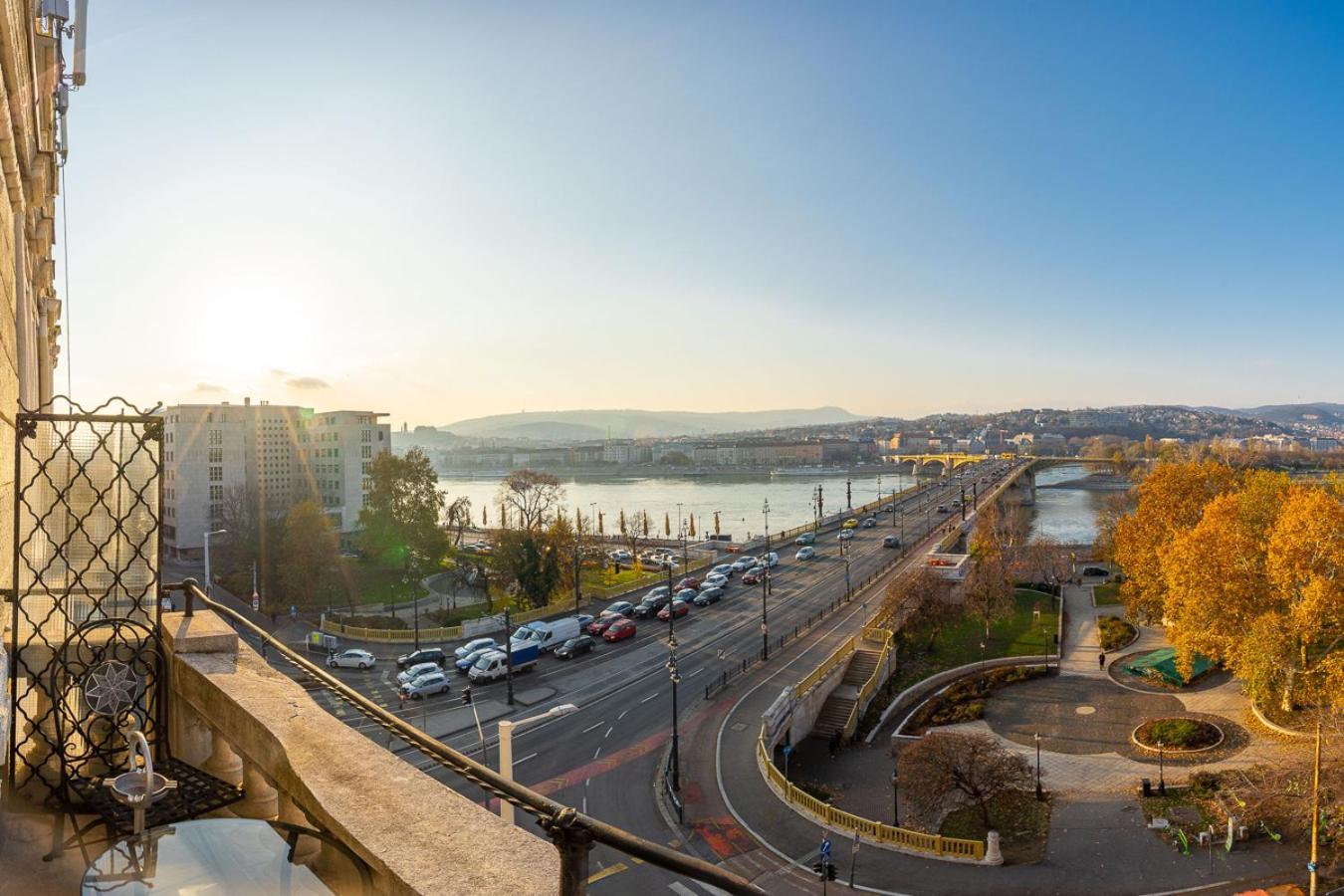 Magical Danube View In A Spacious Two Bedroom Next To Parliament Apartment