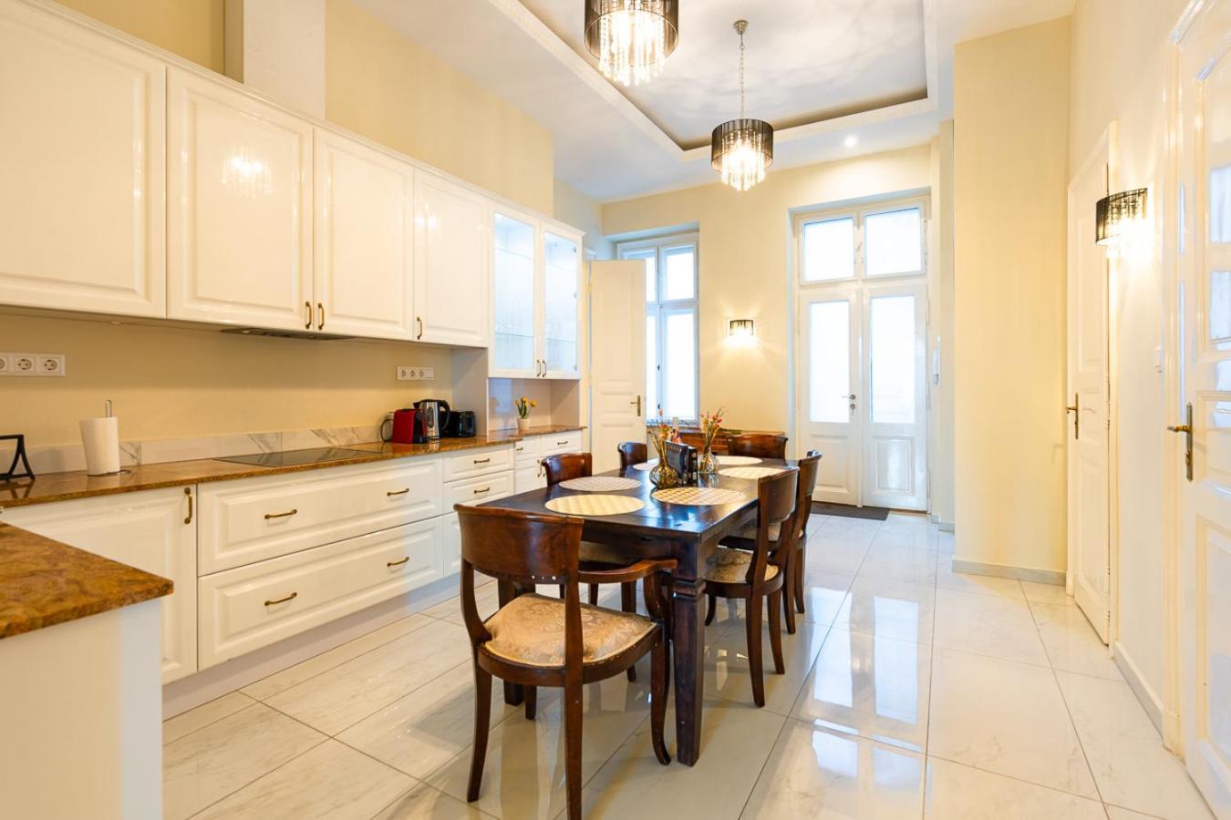 Magical Danube View In A Spacious Two Bedroom Next To Parliament Apartment *