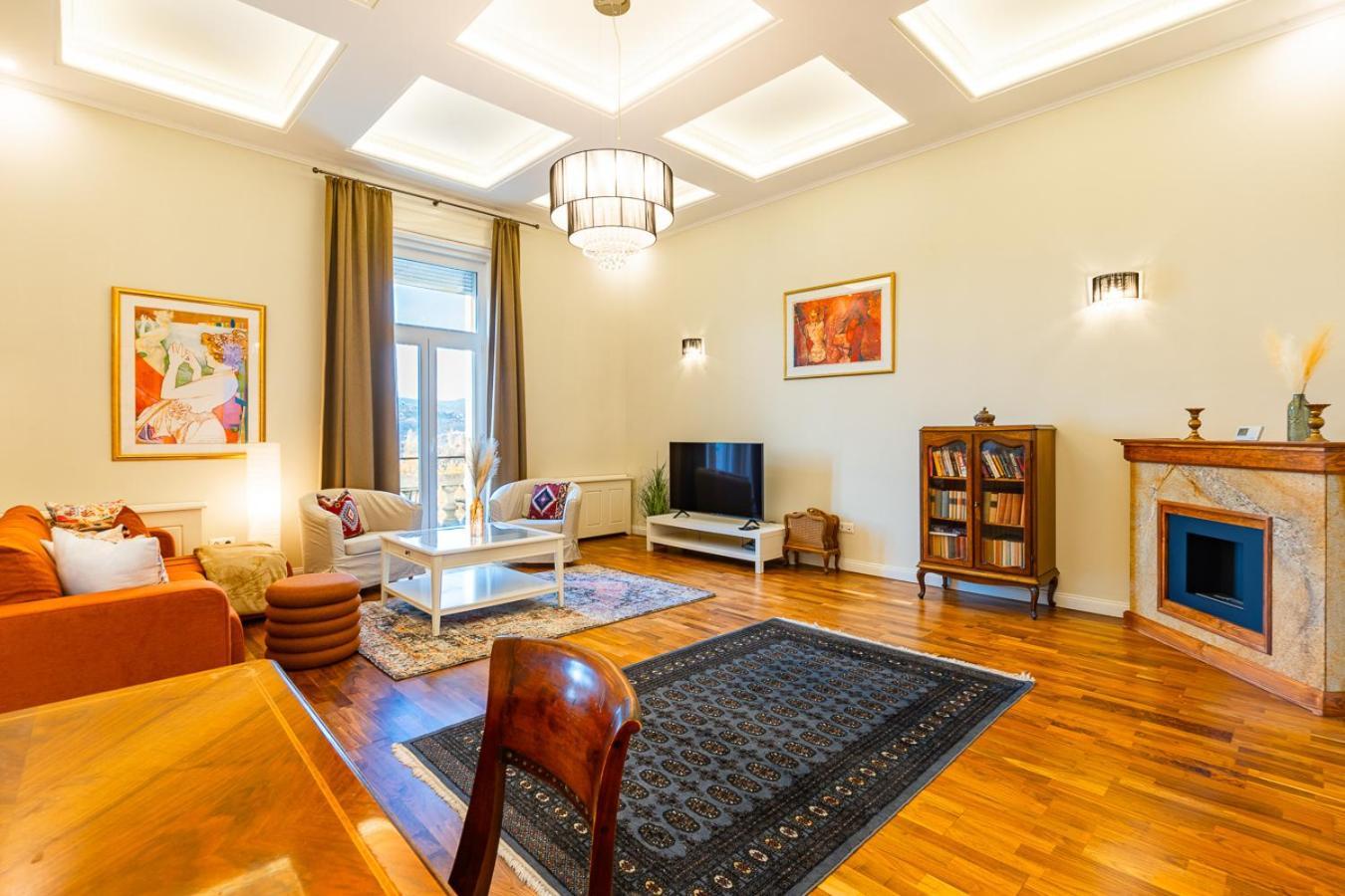 Magical Danube View In A Spacious Two Bedroom Next To Parliament Apartment *