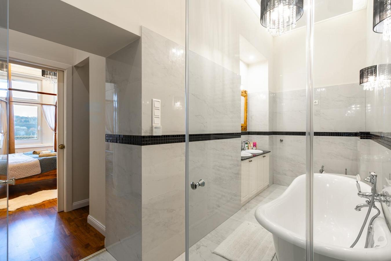 Apartment Magical Danube View In A Spacious Two Bedroom Next To Parliament *