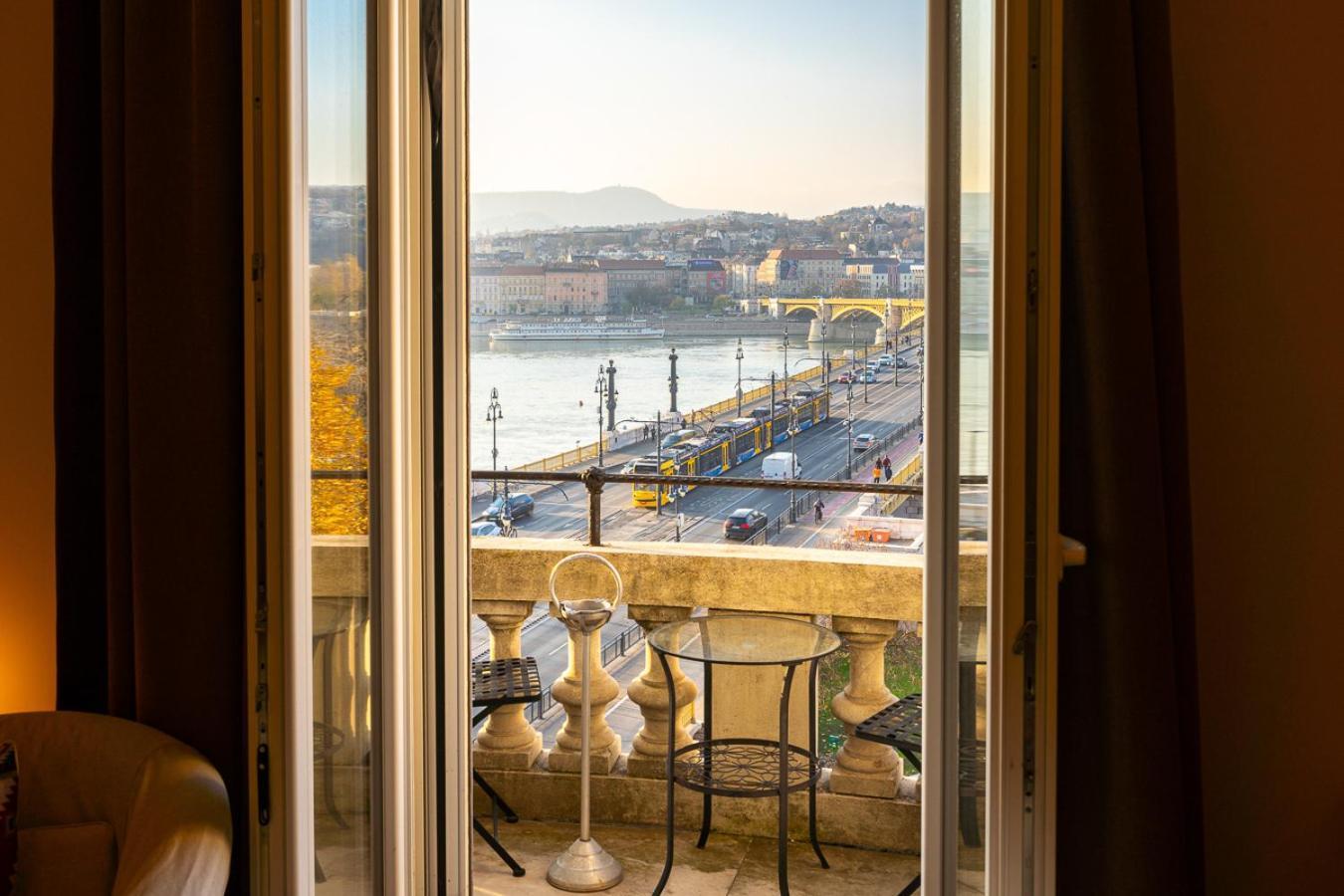 Apartment Magical Danube View In A Spacious Two Bedroom Next To Parliament Budapest