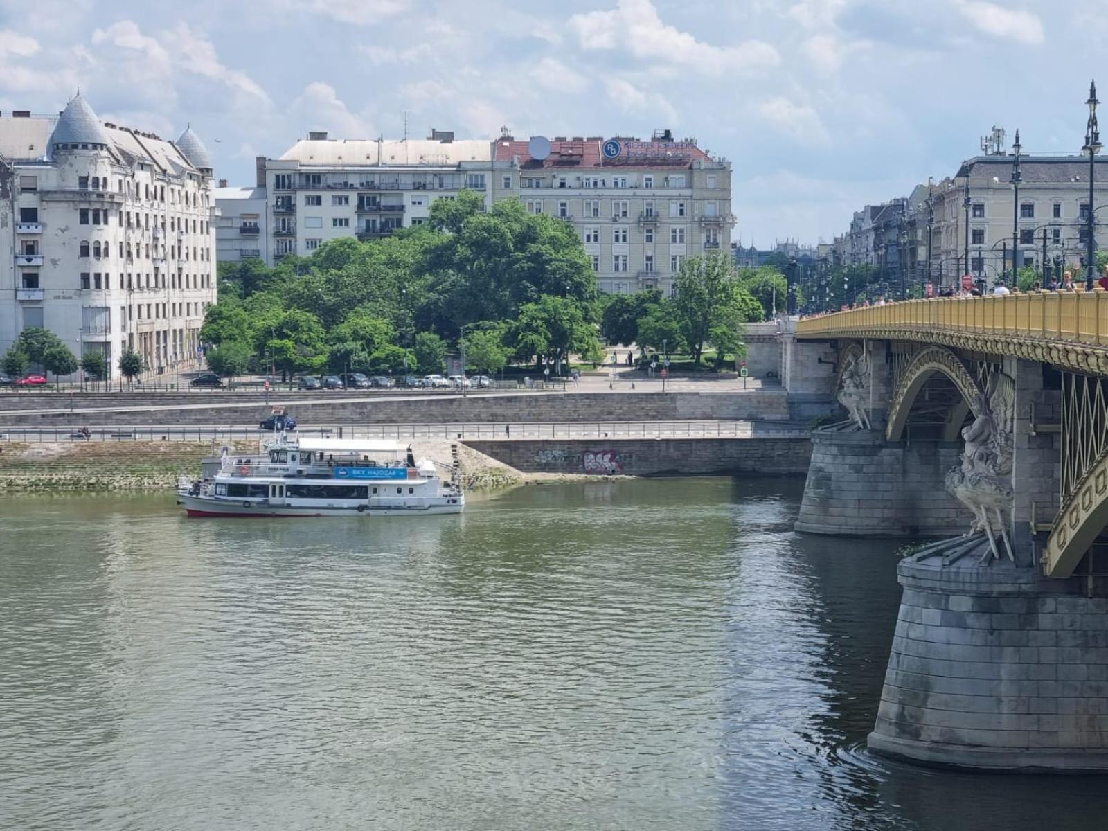 Magical Danube View In A Spacious Two Bedroom Next To Parliament *
