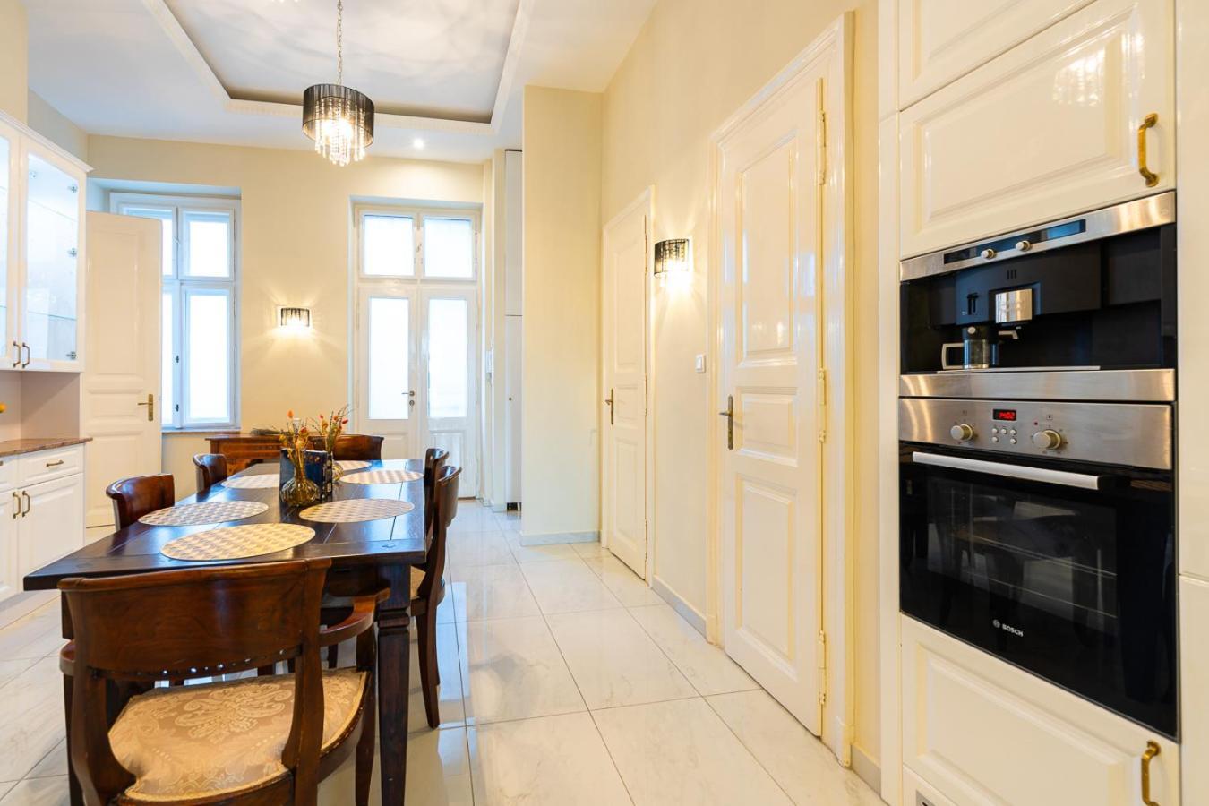 Magical Danube View In A Spacious Two Bedroom Next To Parliament *