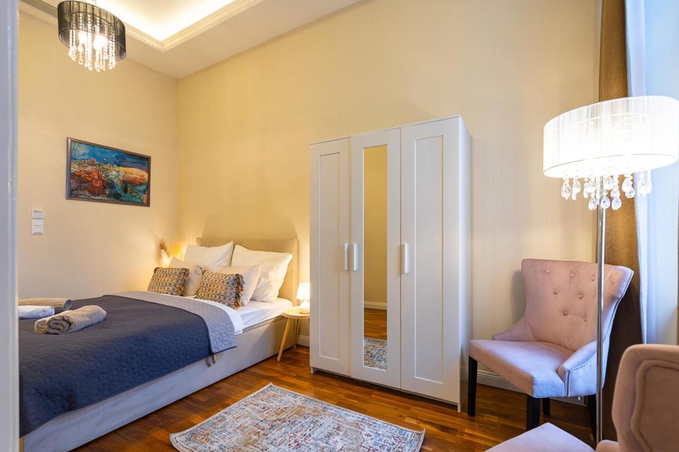 Apartment Magical Danube View In A Spacious Two Bedroom Next To Parliament