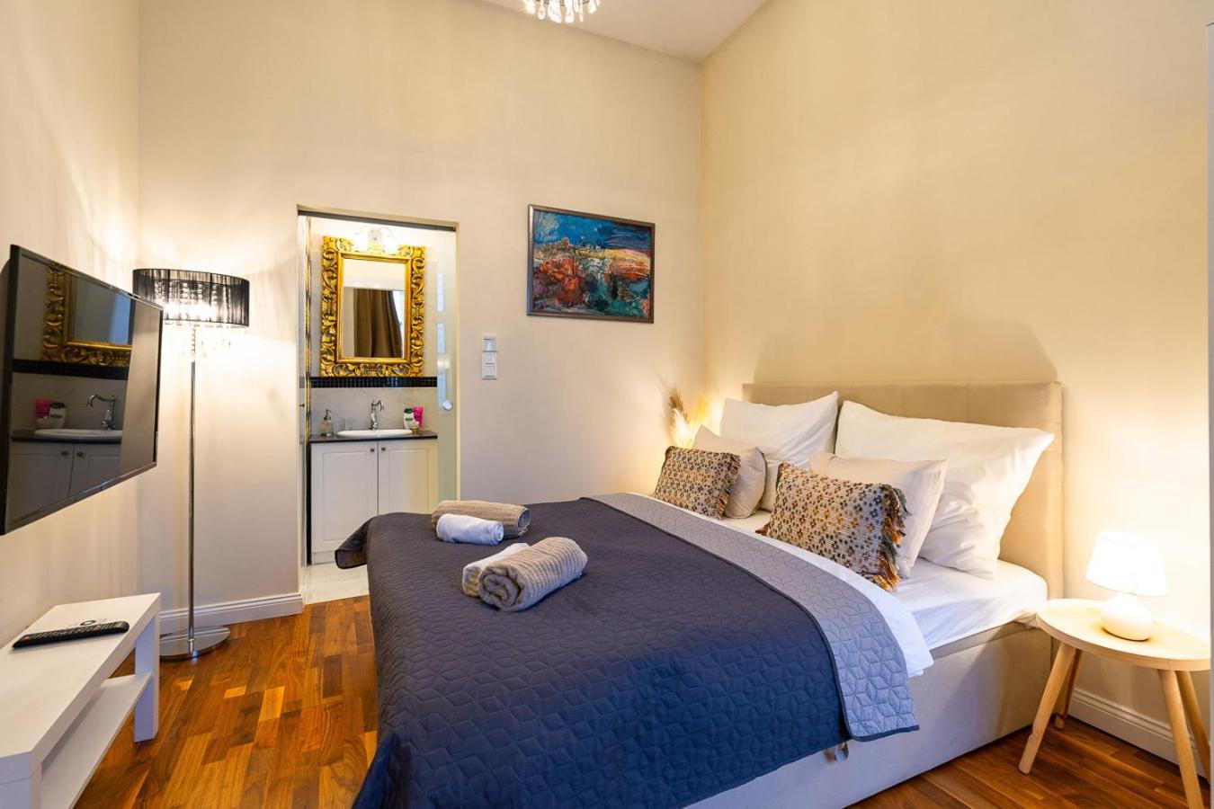 Magical Danube View In A Spacious Two Bedroom Next To Parliament *