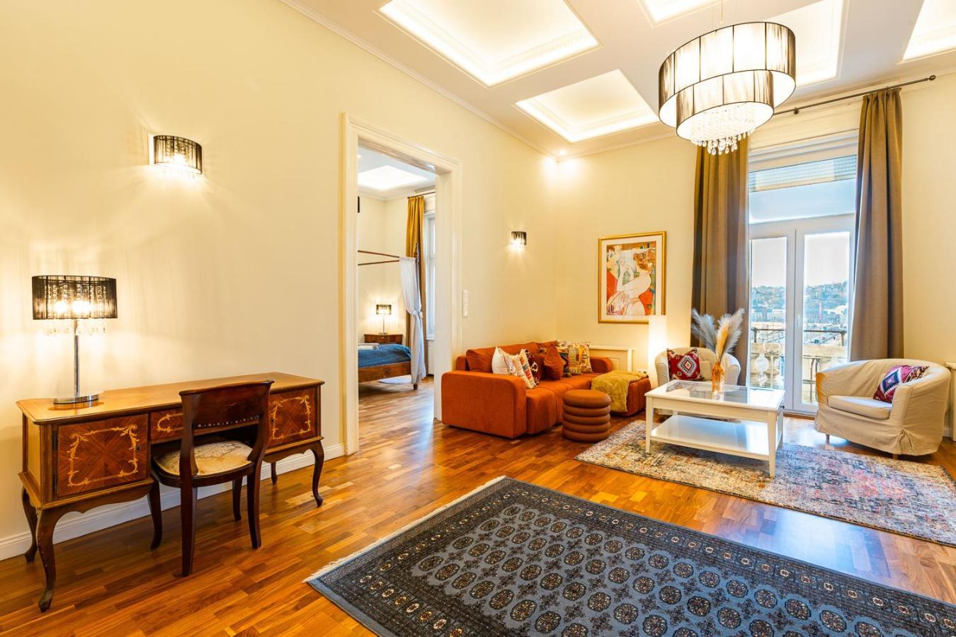 Magical Danube View In A Spacious Two Bedroom Next To Parliament Budapest
